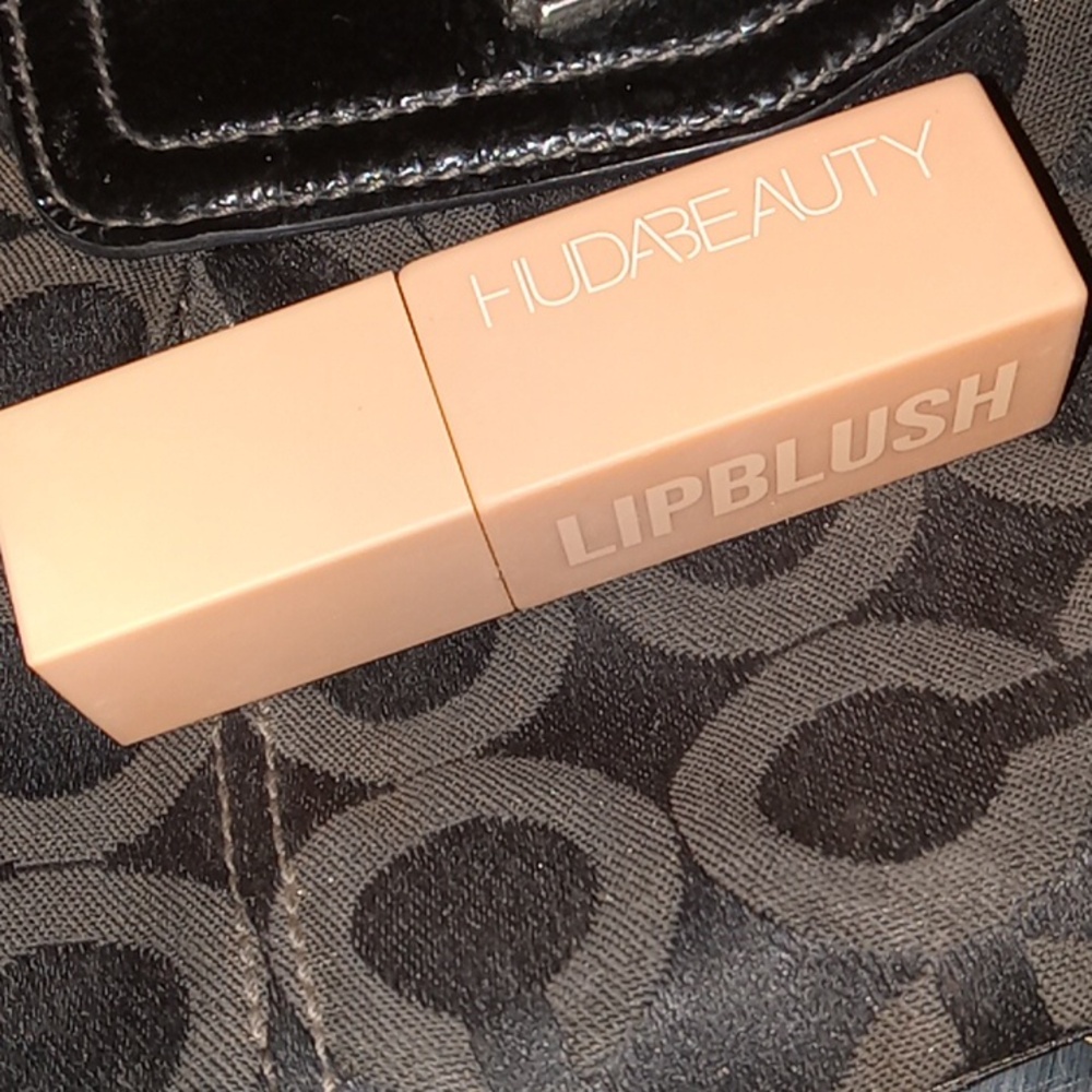 Huda Beauty Lip Blush | Creamy Lip & Cheek Stain Peachy Kiss New In Box #3352A